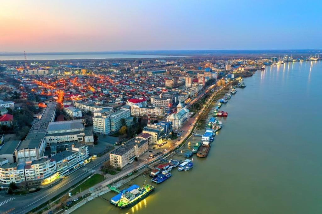 Chic Galati Apartment: Urban Escape Dış mekan fotoğraf